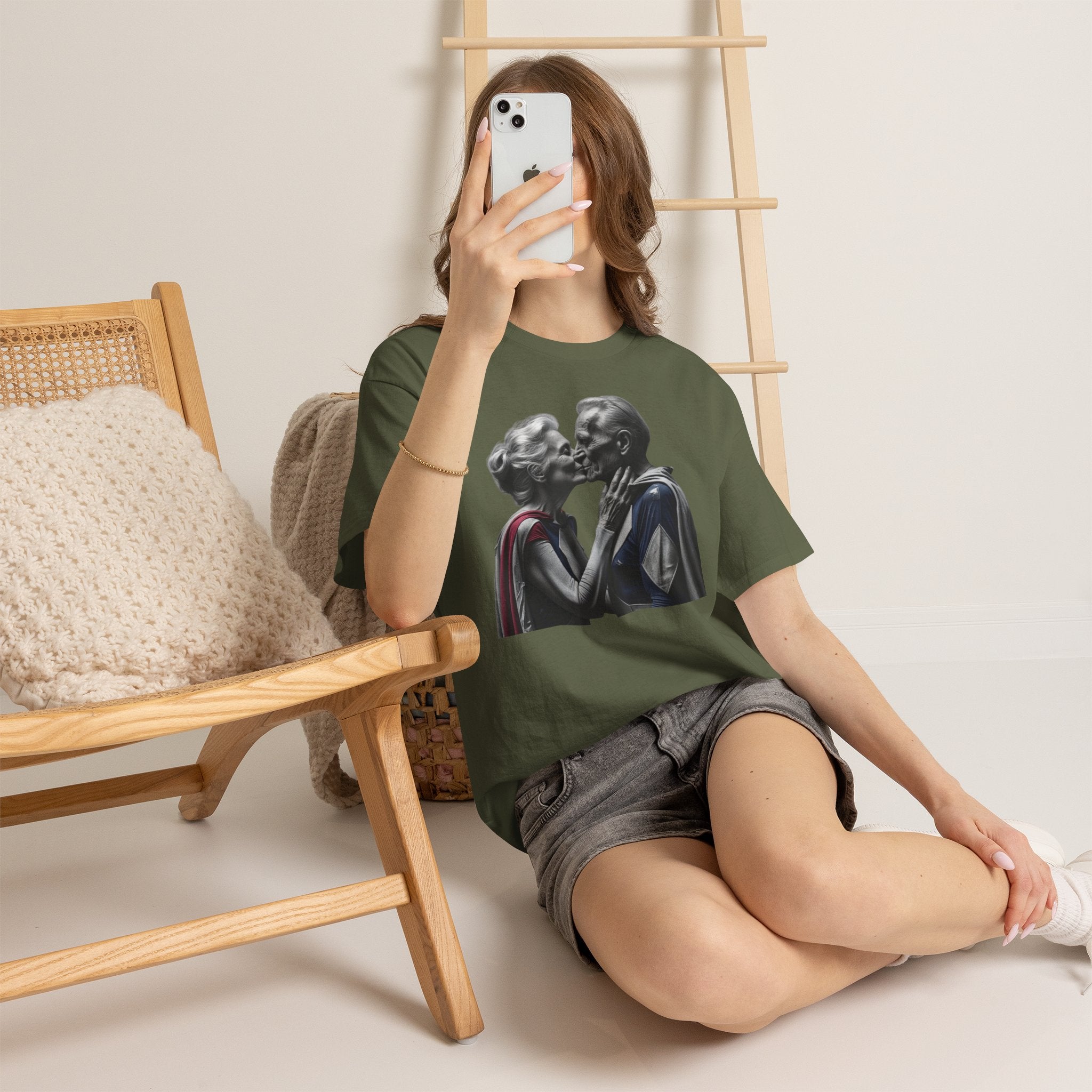 Kissing Old Superheroes — T‑Shirt