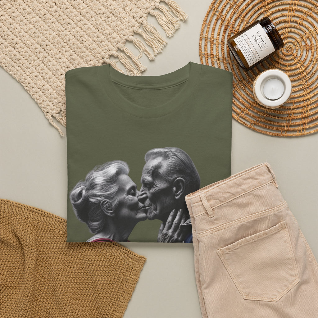 Kissing Old Superheroes — T‑Shirt