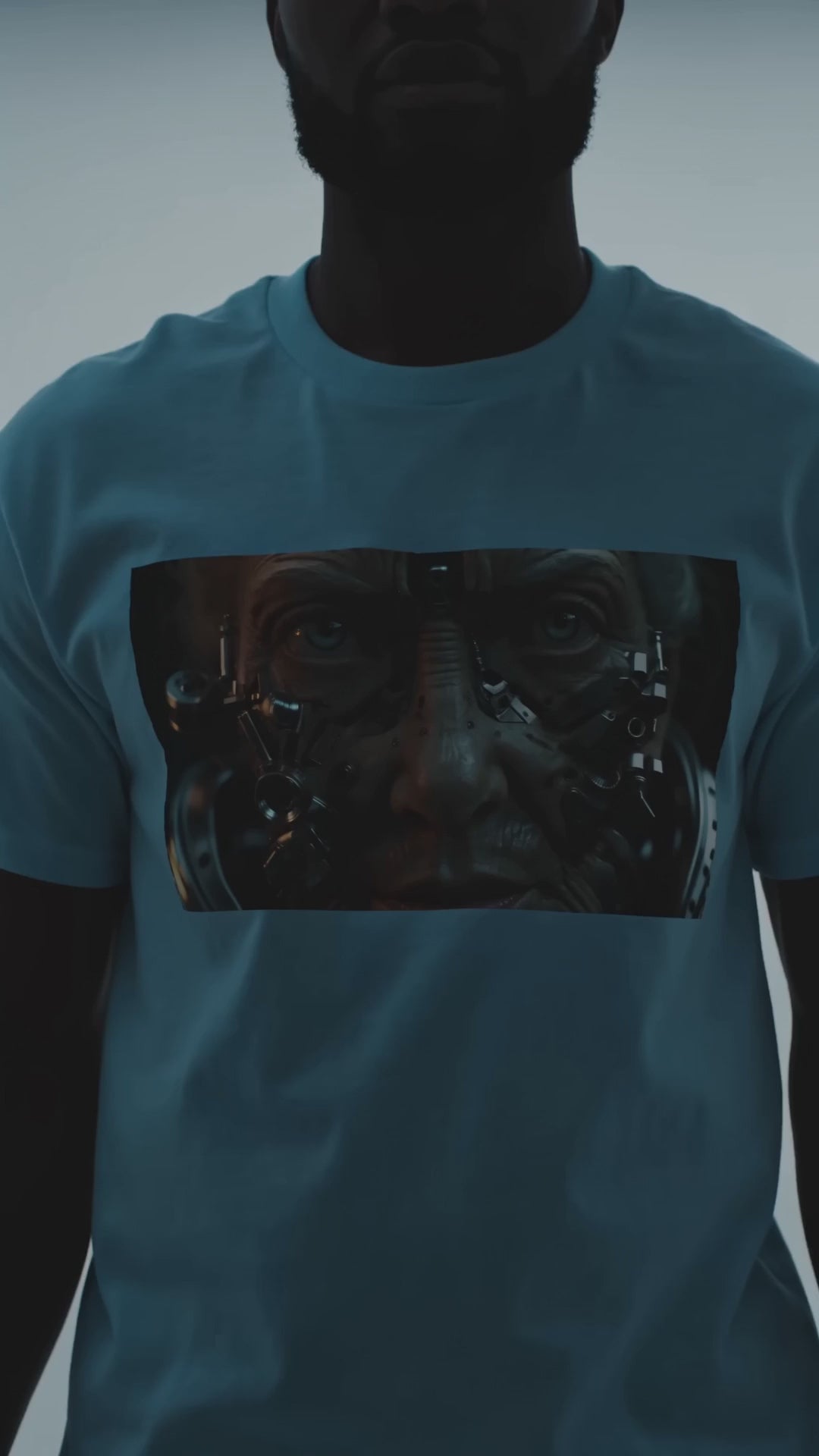 T-shirt Cybernetic Old Face – Maglietta grafica con arte sci-fi